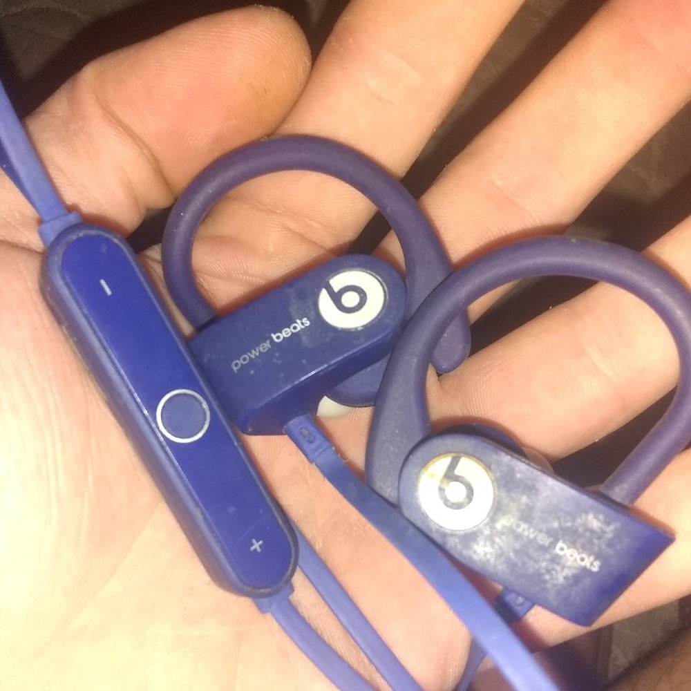 Power Beats Earbuds